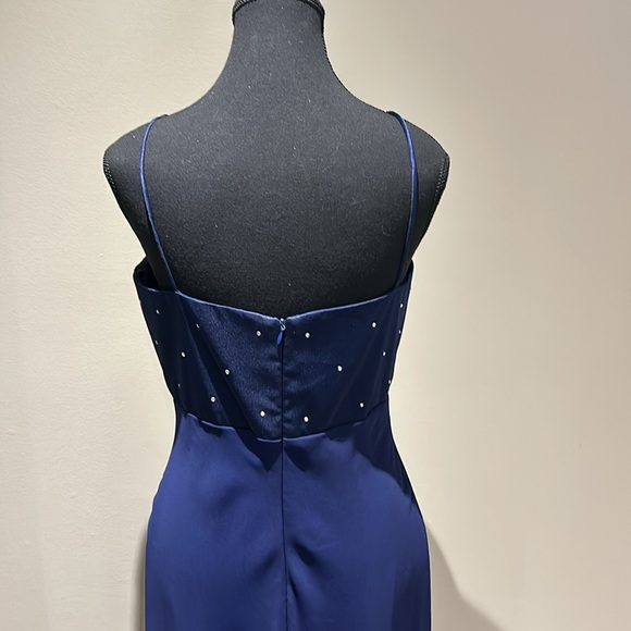 Evening gown and matching scarf - Picture 4 of 5